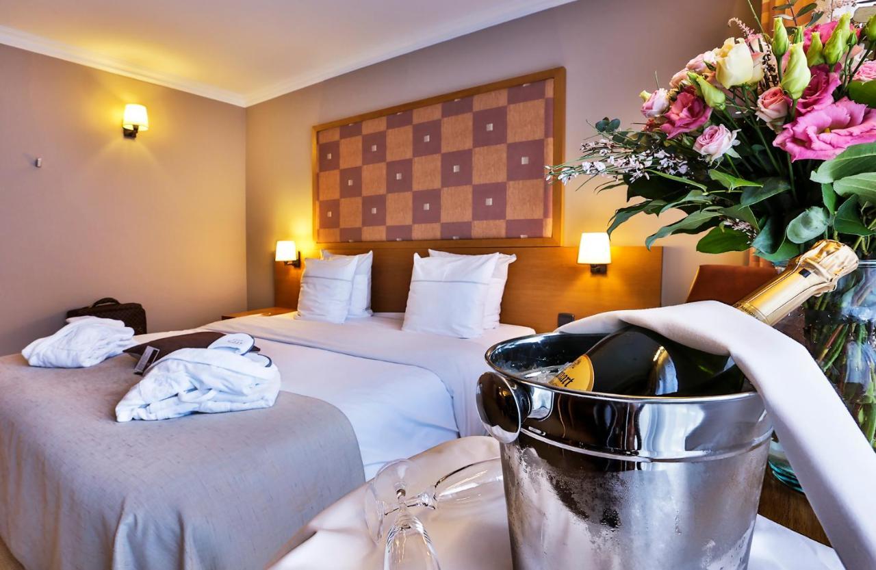 Hotel Quartier Latin มาร์ช-อ็อง-เฟเมน ภายนอก รูปภาพ