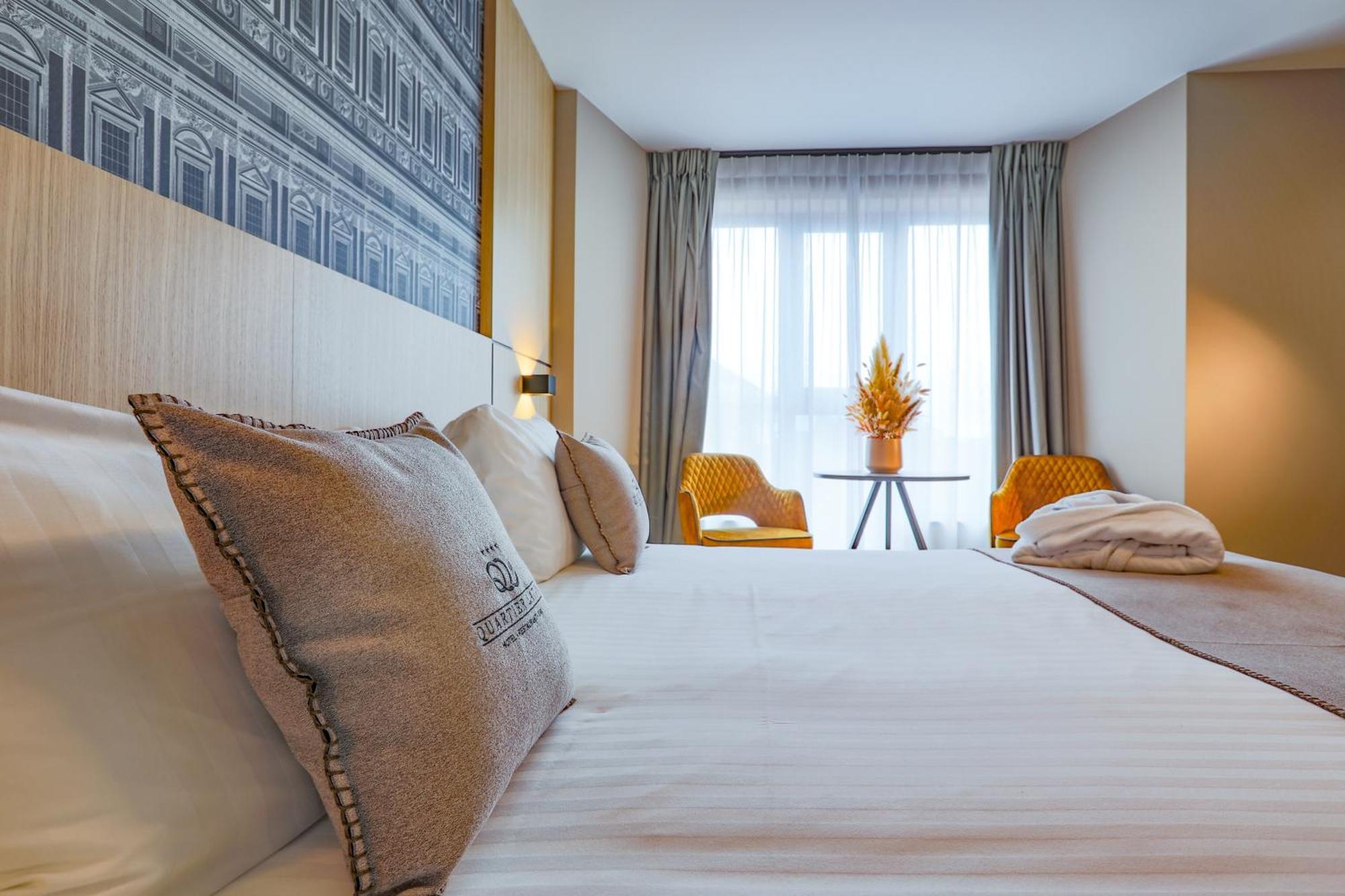 Hotel Quartier Latin มาร์ช-อ็อง-เฟเมน ภายนอก รูปภาพ