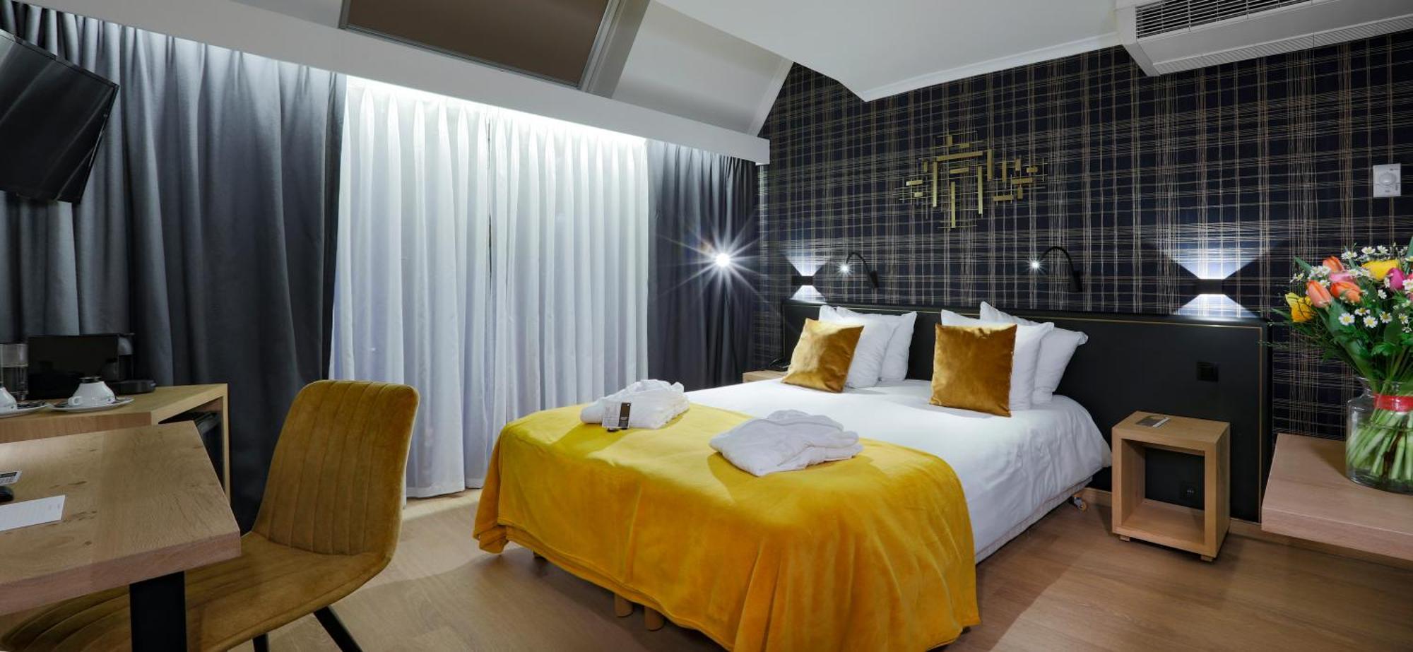 Hotel Quartier Latin มาร์ช-อ็อง-เฟเมน ภายนอก รูปภาพ