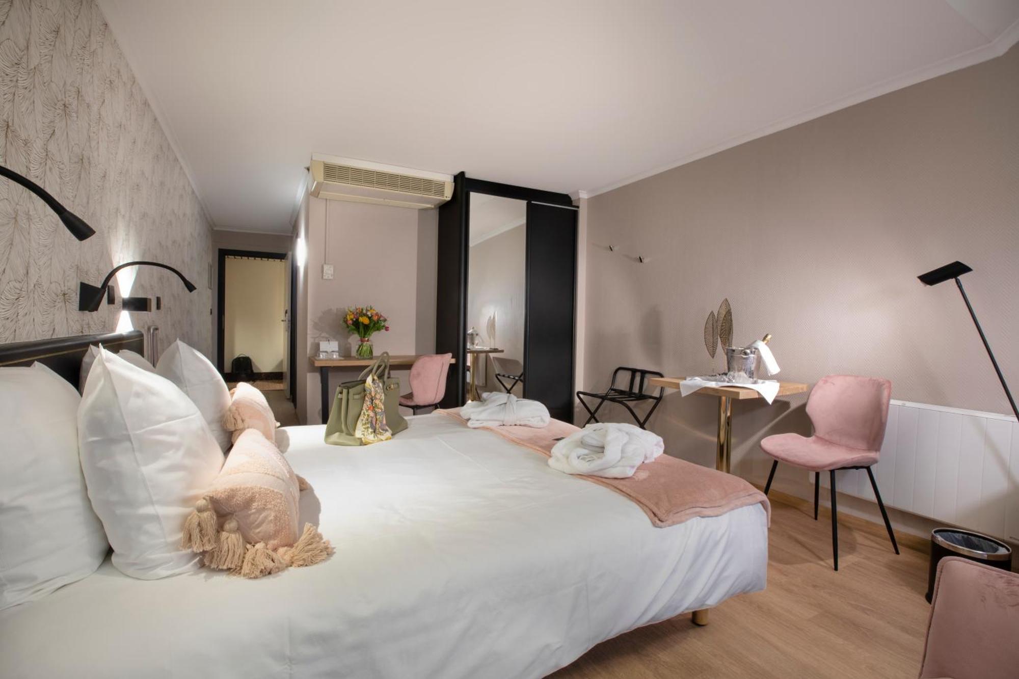 Hotel Quartier Latin มาร์ช-อ็อง-เฟเมน ภายนอก รูปภาพ