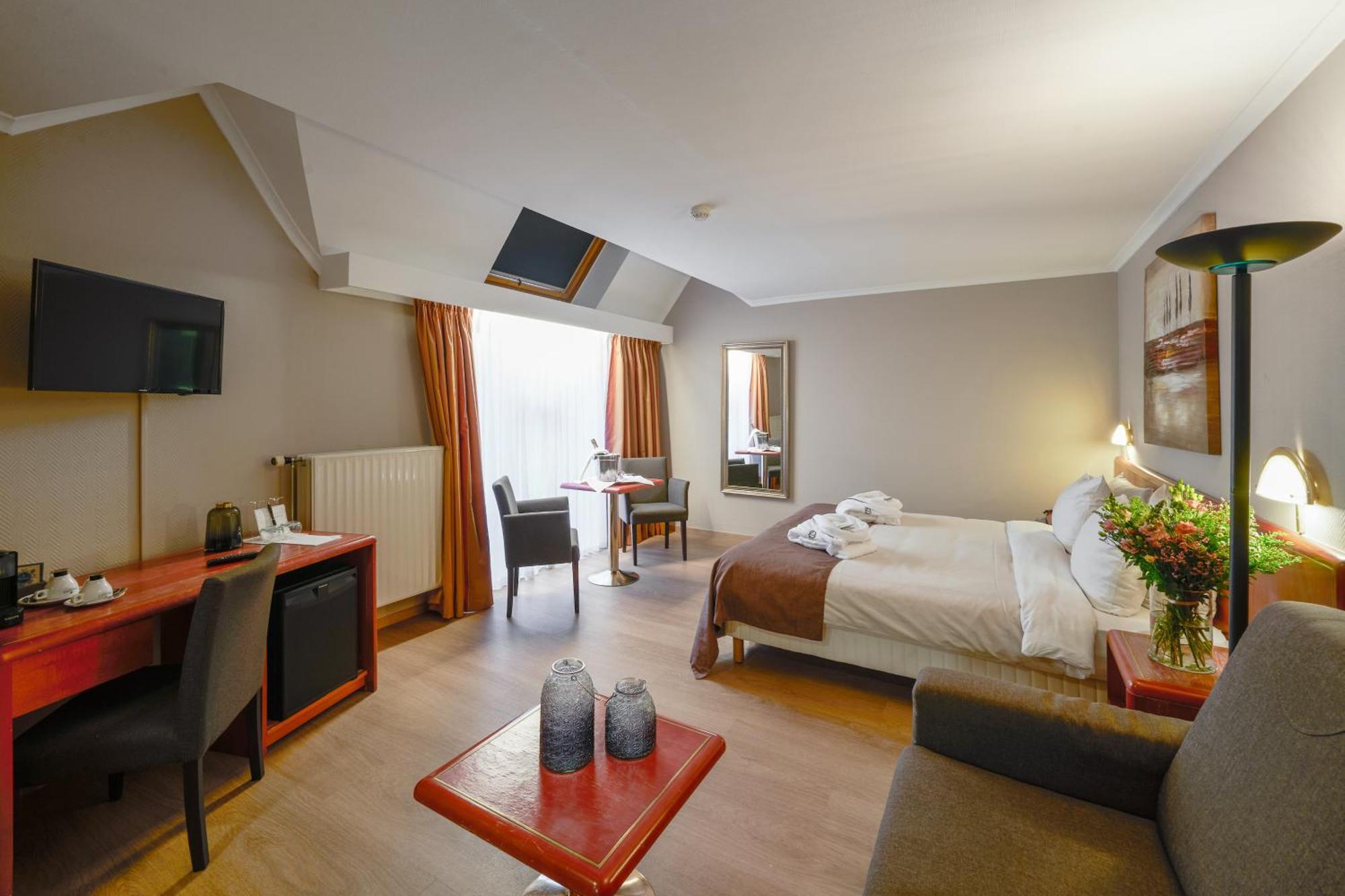 Hotel Quartier Latin มาร์ช-อ็อง-เฟเมน ภายนอก รูปภาพ
